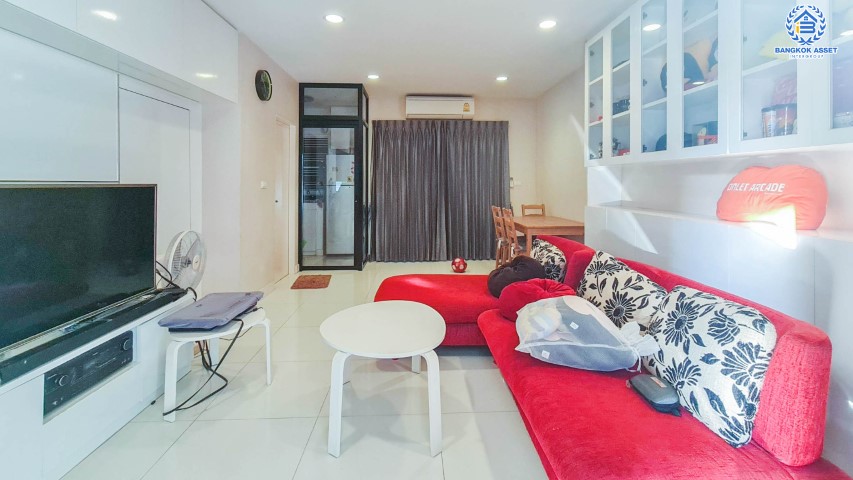 *****ทาวน์โฮมมือสองย่านนนทบุรี ม.บ้านกลางเมือง รัตนาธิเบศร์ หลังมุม เนื้อที่กว้าง 18.50 ตร.ว.  ฟังก์ชัน 3 ห้องนอน 3 ห้องน้ำ ที่จอดรถ 2 คัน แถมเฟอร์นิเจอร์บิ้วอินทั้งบ้าน! ทำเลเดินทางสะดวก เพียง 10 นาทีถึงรถไฟฟ้าสายสีม่วง "สถานีแยกนนทบุรี 1"